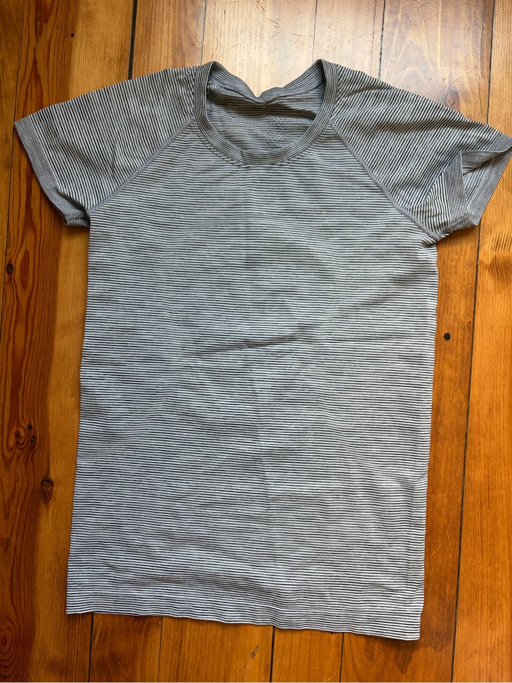 Lululemon swiftly tech short sleeve size 8